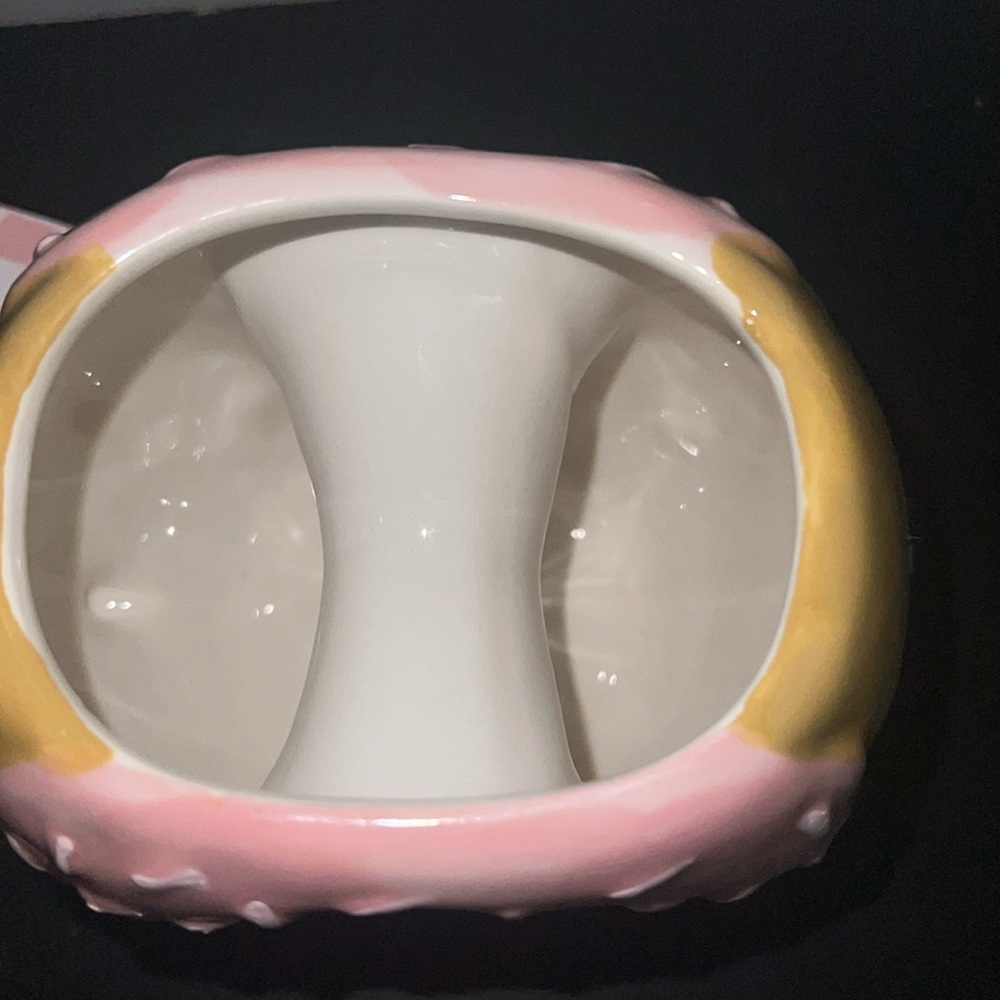 DONUT SHAPED COFFEE CUP 🍩 - Picture 3 of 3